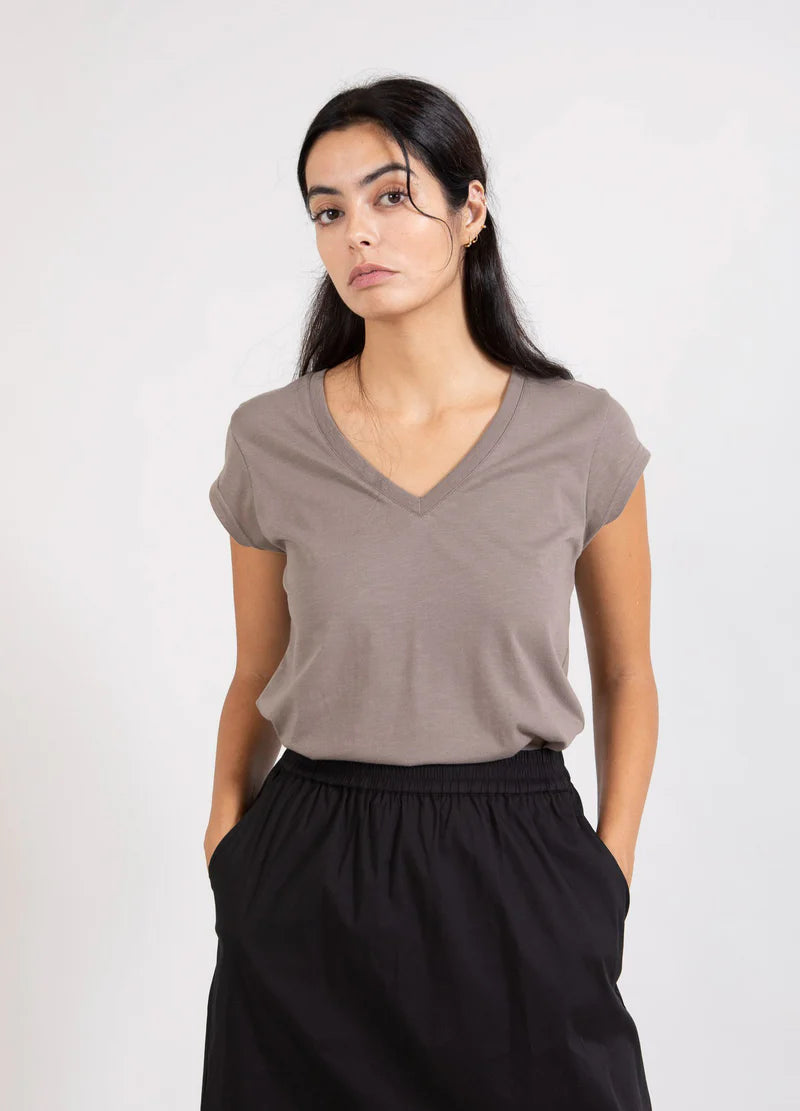 CC Heart Basic V neck T  White & Dark Mud