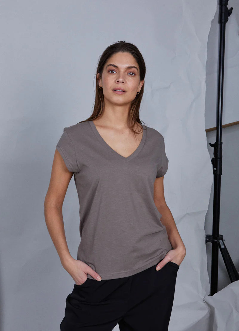CC Heart Basic V neck T  White & Dark Mud