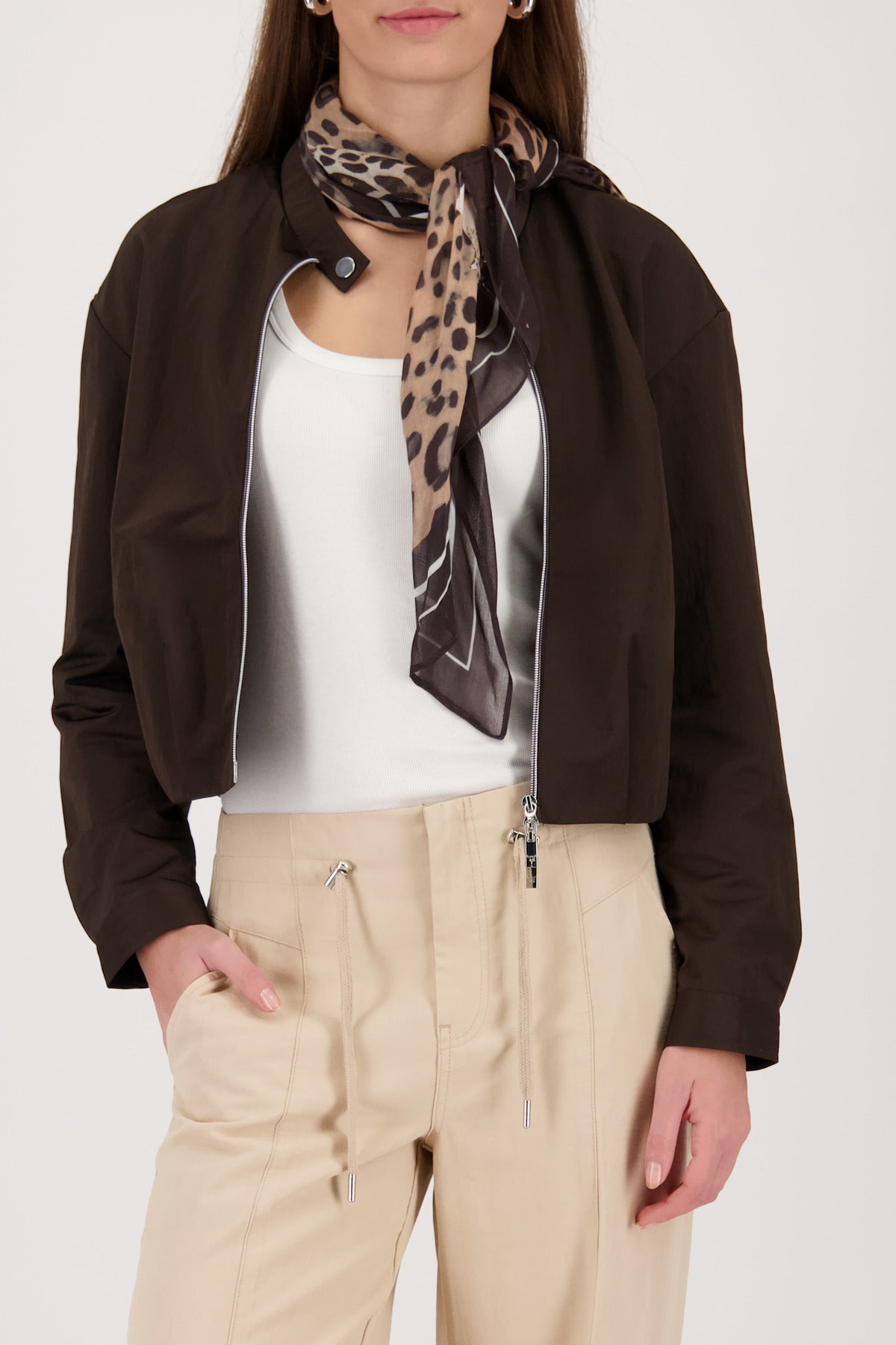 Scarf with leopard pattern