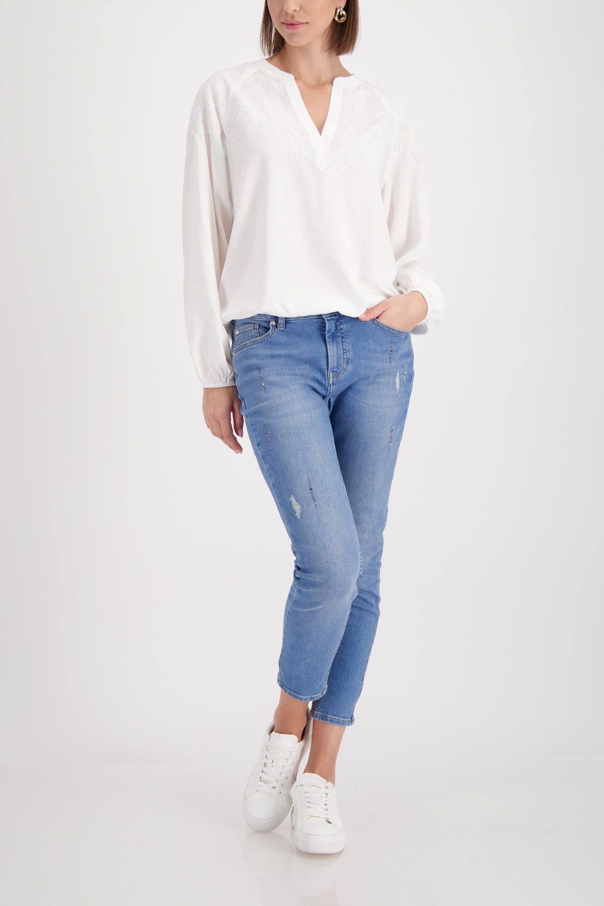 Embroided white shirt