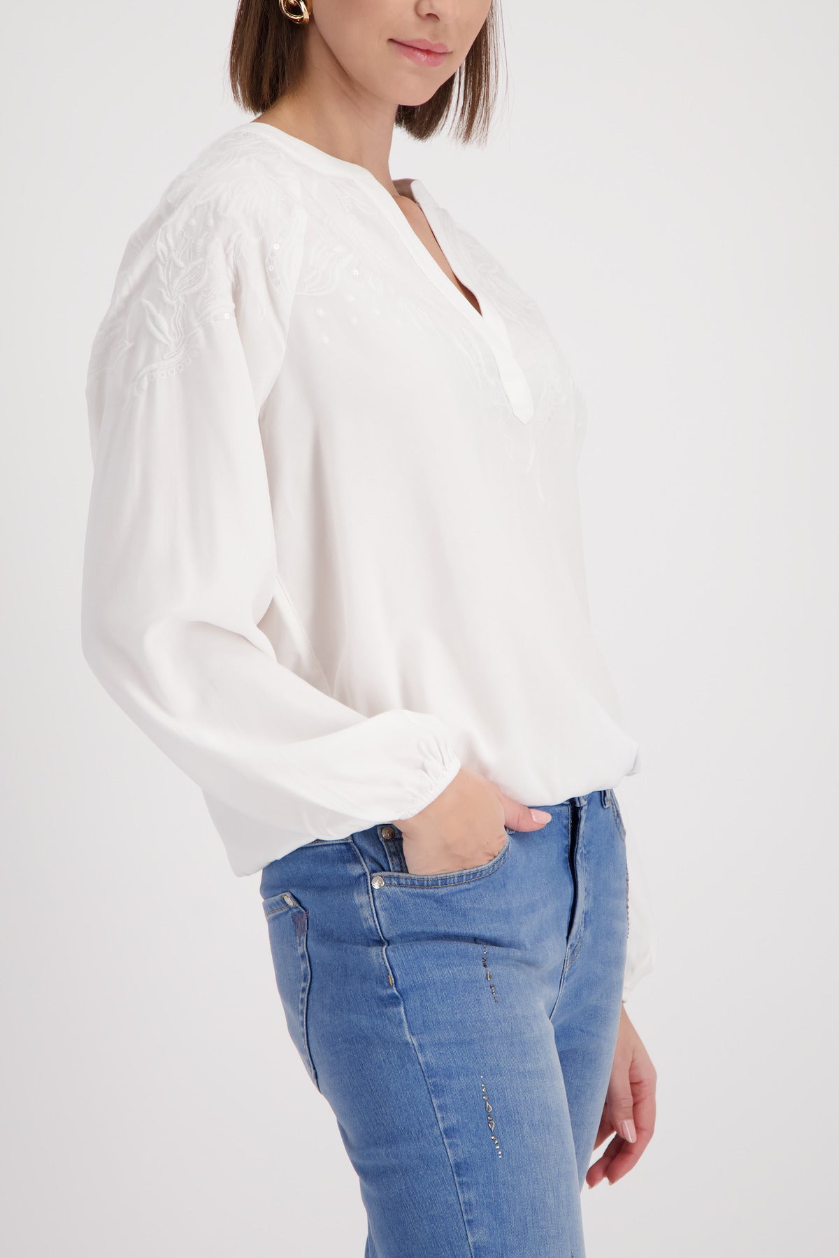 Embroided white shirt