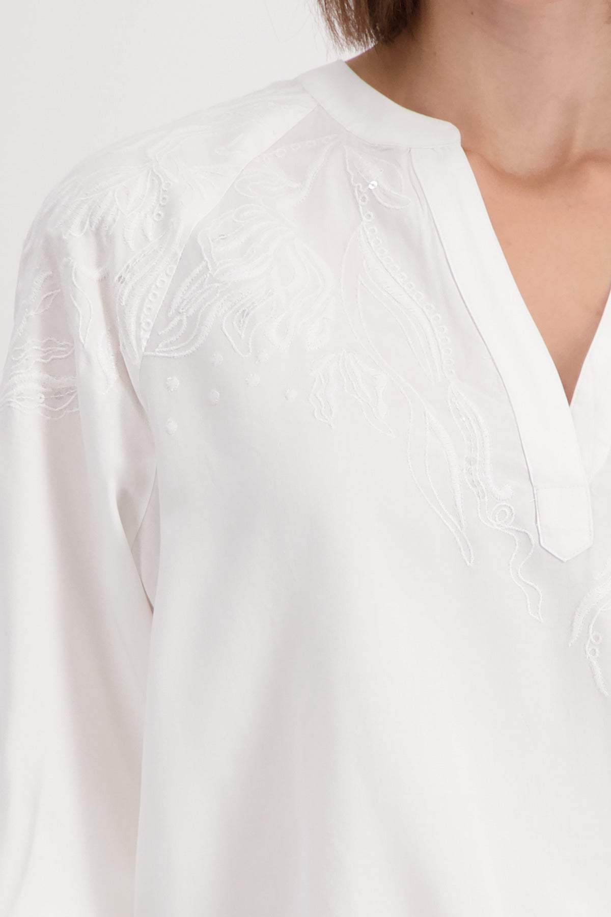 Embroided white shirt
