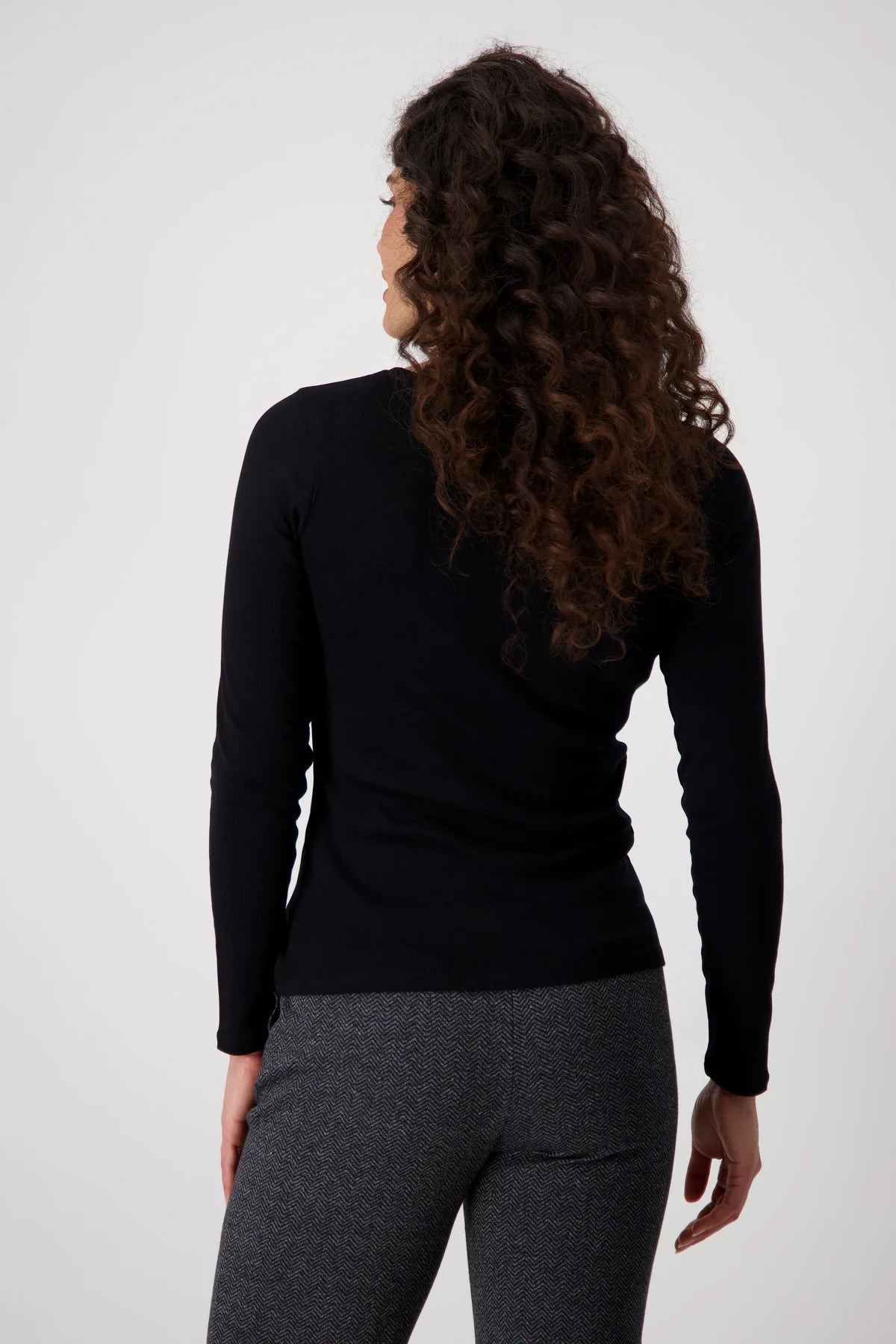 Round Neck Tee / Top