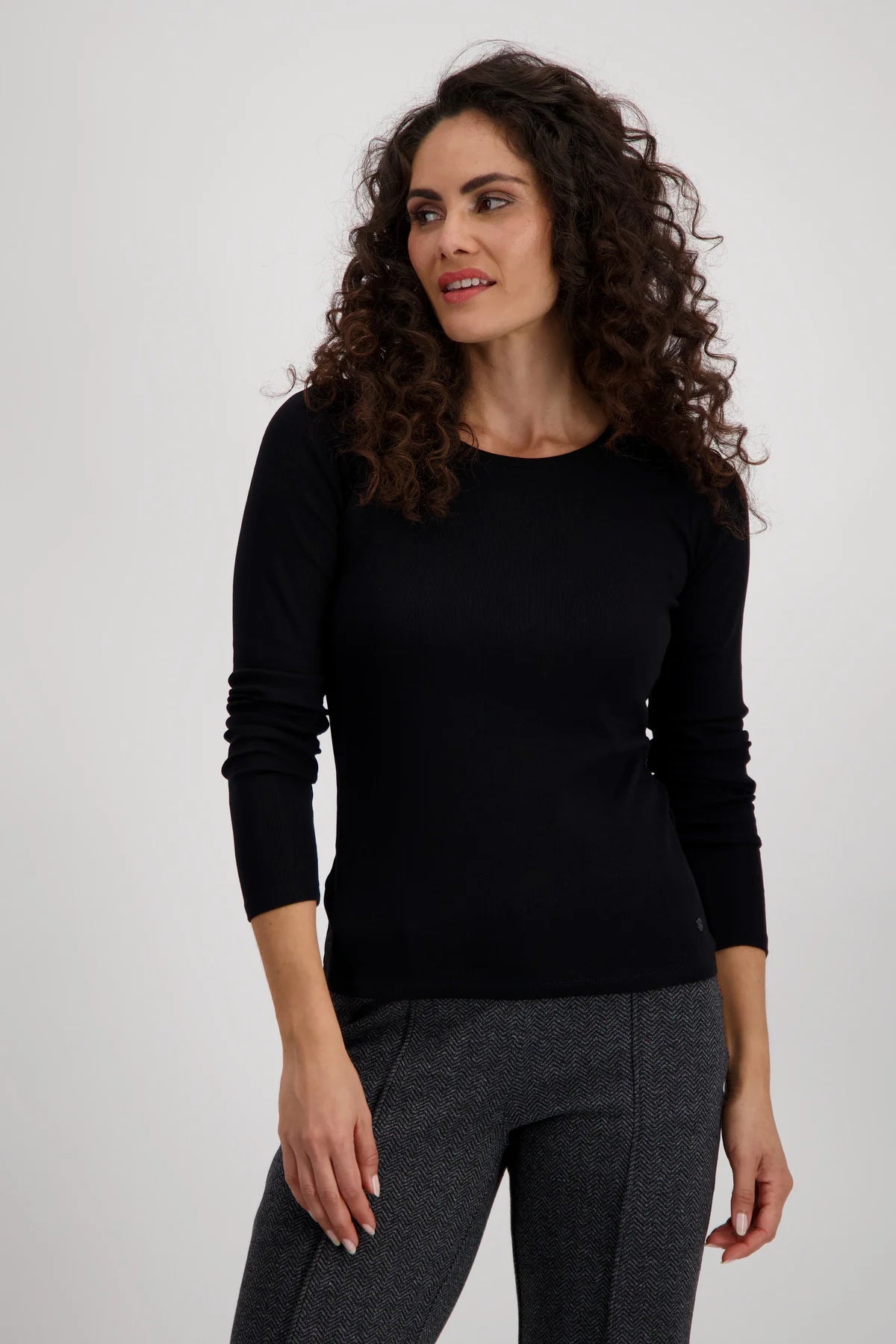 Round Neck Tee / Top