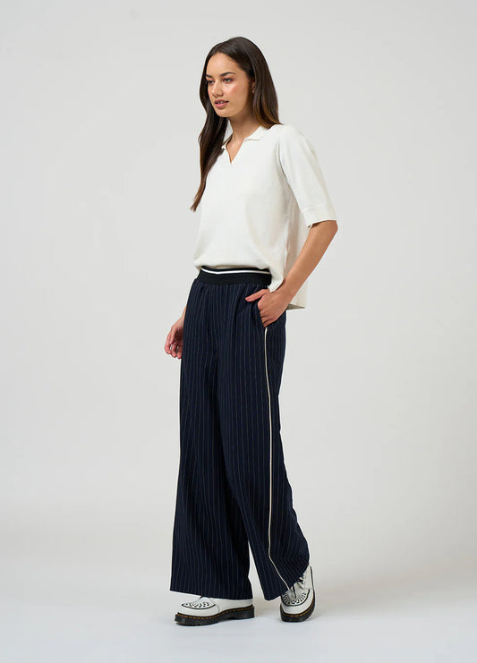 Trax Pant in navy