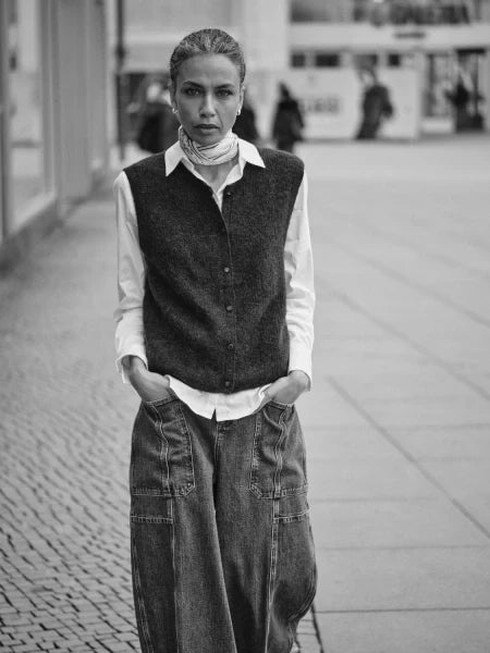 Tale Scarf Black or Amazon