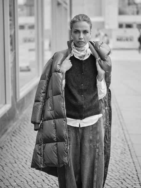 Tale Scarf Black or Amazon